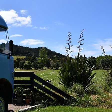Evi The School Bus At Oromahoe Downs Farm Puketona Экстерьер фото