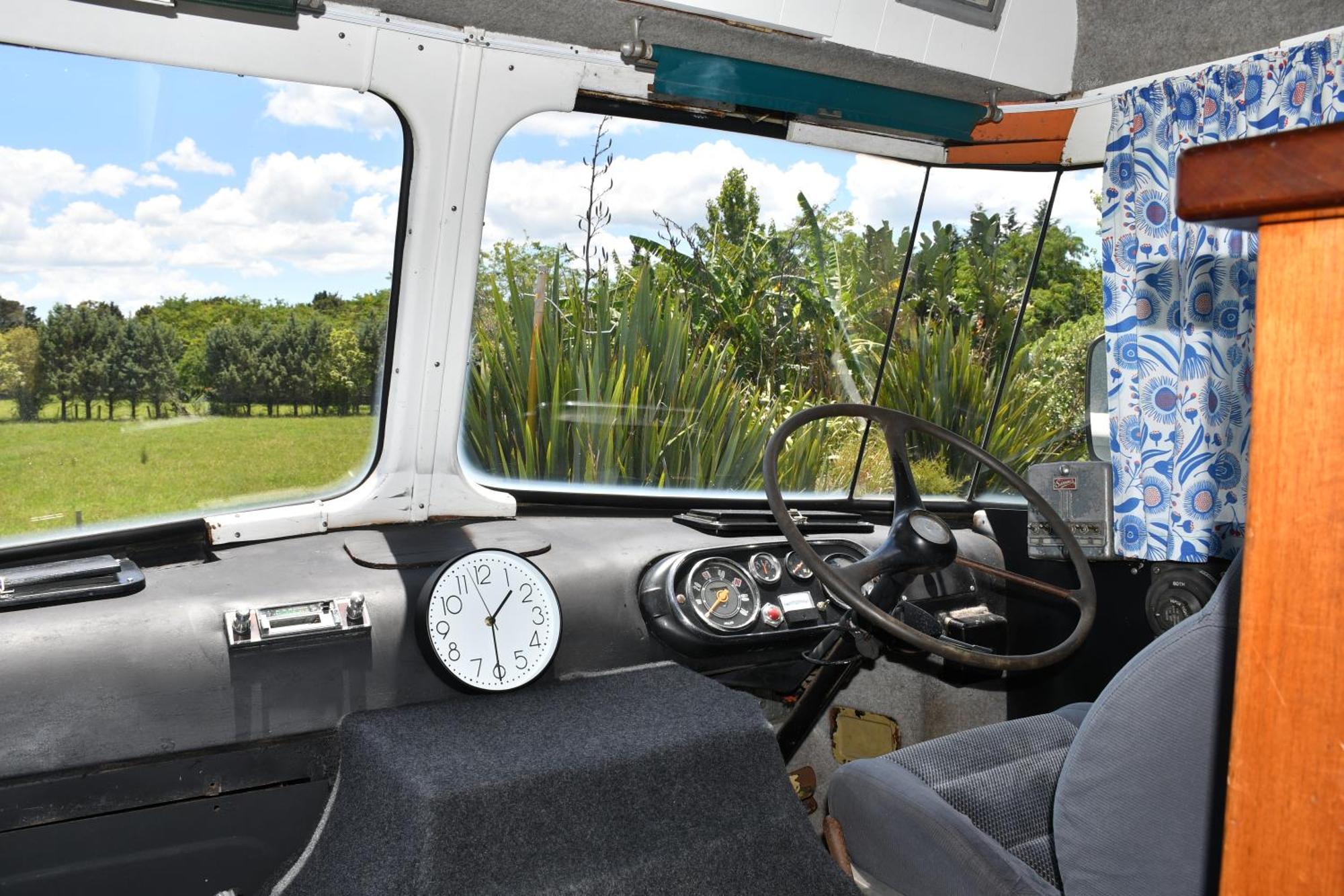 Evi The School Bus At Oromahoe Downs Farm Puketona Экстерьер фото