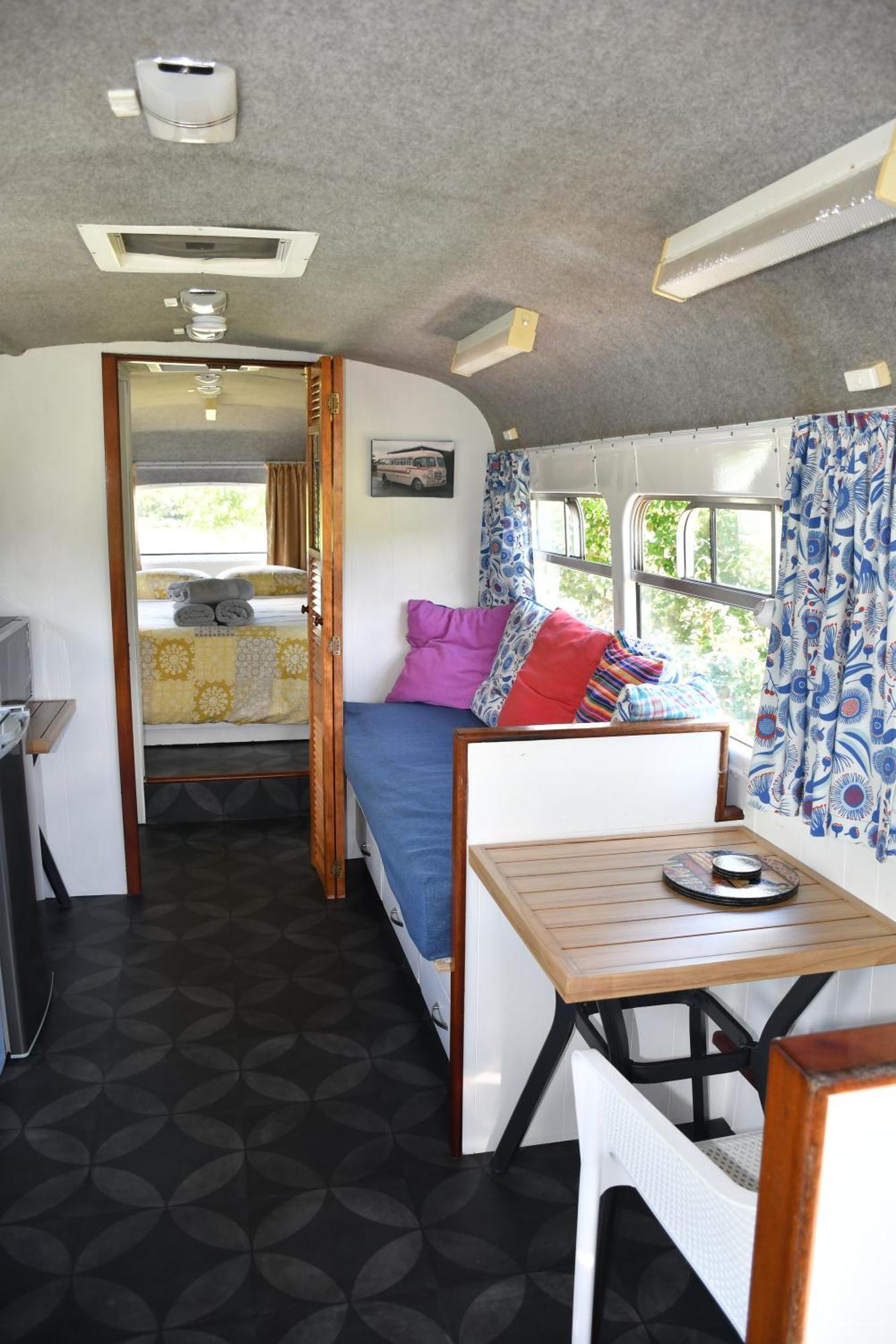 Evi The School Bus At Oromahoe Downs Farm Puketona Экстерьер фото