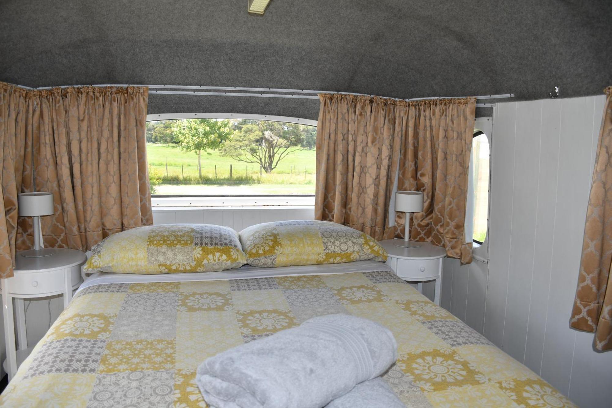 Evi The School Bus At Oromahoe Downs Farm Puketona Экстерьер фото