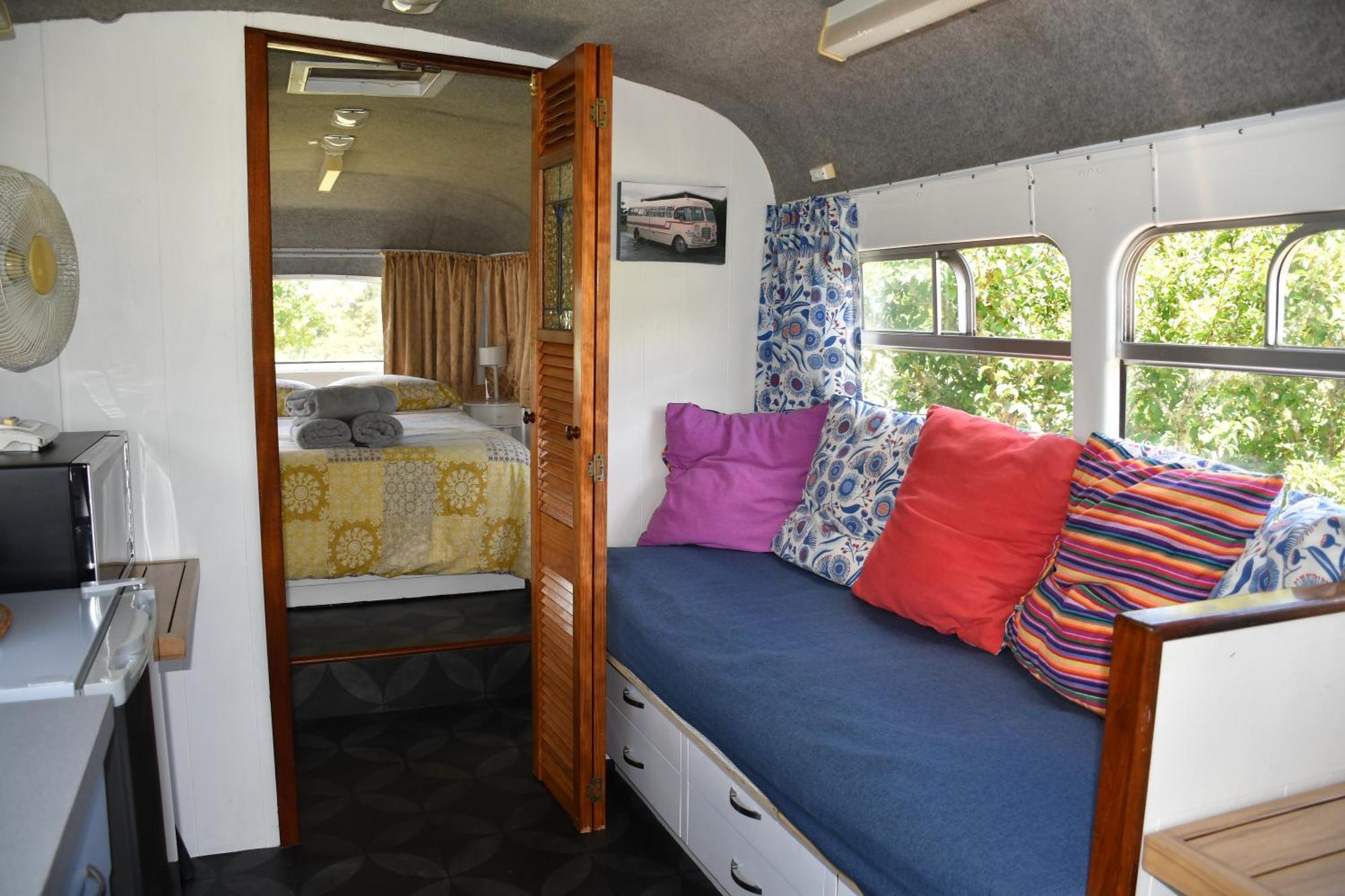 Evi The School Bus At Oromahoe Downs Farm Puketona Экстерьер фото
