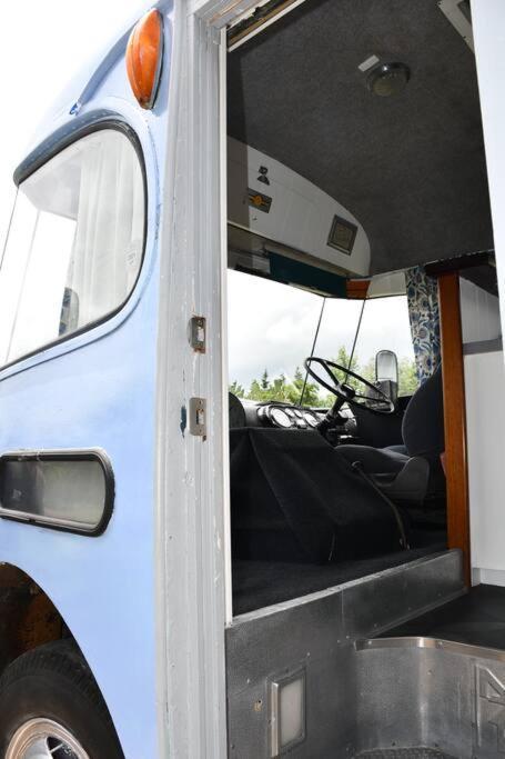 Evi The School Bus At Oromahoe Downs Farm Puketona Экстерьер фото
