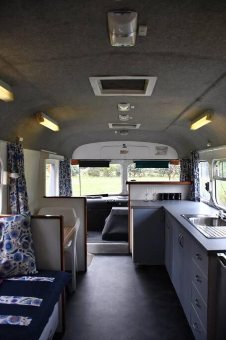 Evi The School Bus At Oromahoe Downs Farm Puketona Экстерьер фото